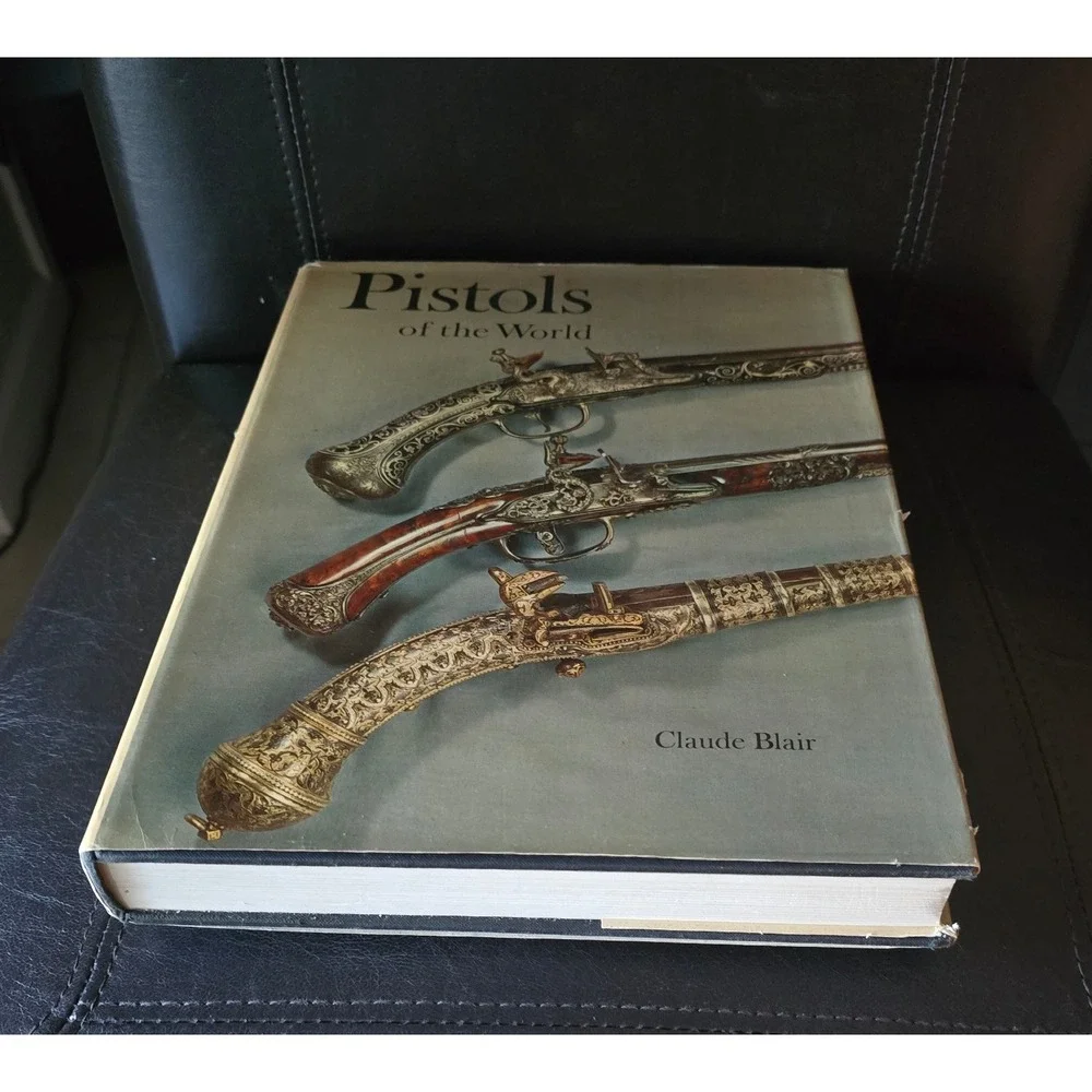 Viking Press Pistols of the‎ World Claude Blair 1968 Hardcover Book Reference